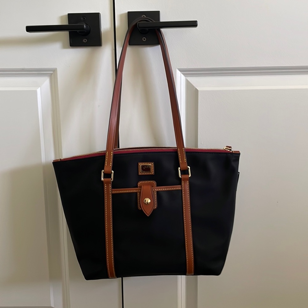 Black, Dooney & Bourke medium zip tote